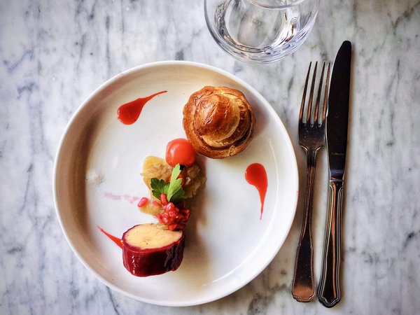 What's the Secret to a Perfectly Seared Gourmet Tuna Steak with Sesame Crust?